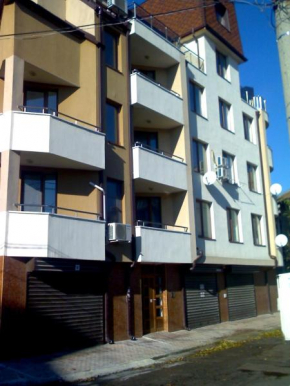Отель Asparuhov Guest Rooms and Apartments  Варна